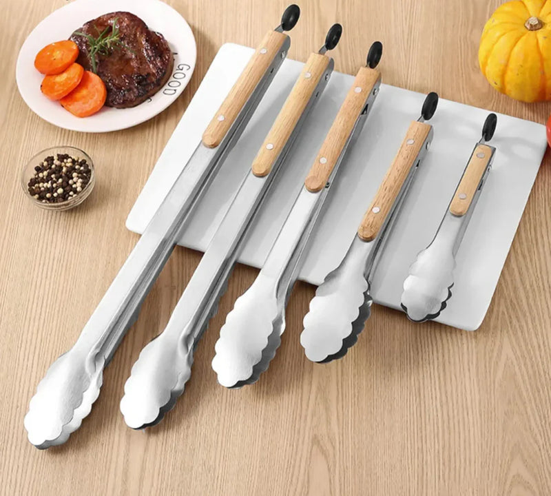 Seu Churrasco em um Show de Praticidade com a Pinça de Aço Inoxidável com Cabo de Carvalho e Sistema de Travamento!