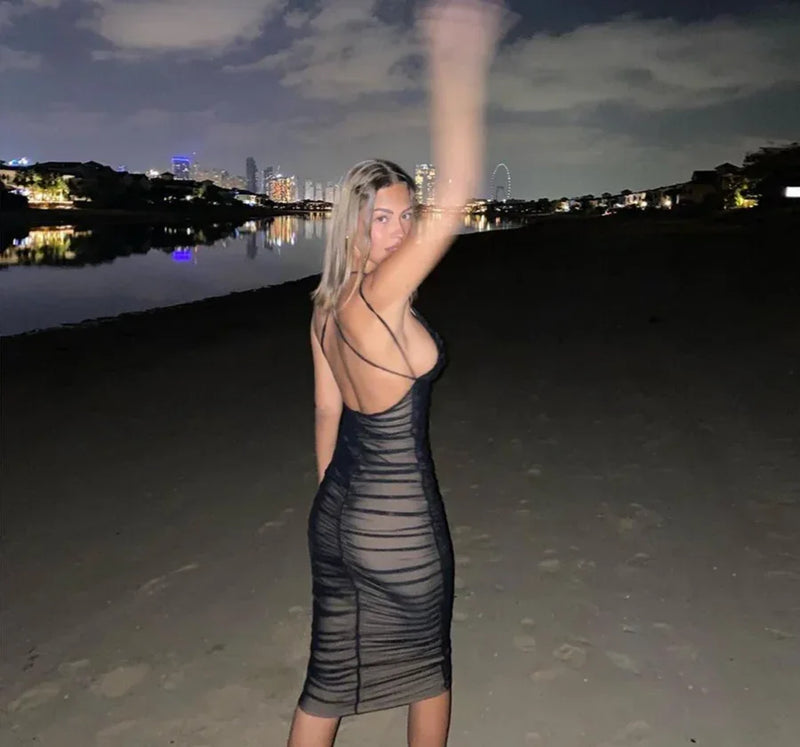 O vestido que une elegância e ousadia – descubra o charme do plissado sexy para festas, praia e noites inesquecíveis!