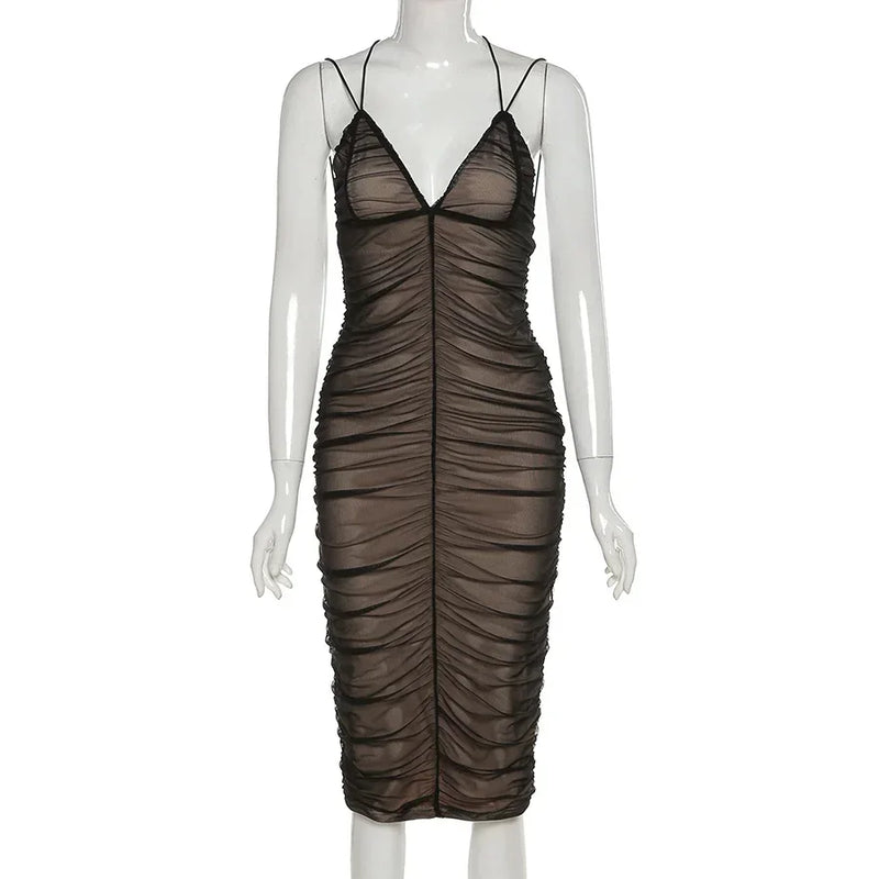 O vestido que une elegância e ousadia – descubra o charme do plissado sexy para festas, praia e noites inesquecíveis!
