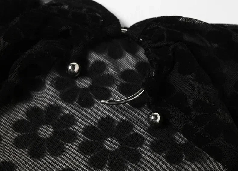 Vestido Sexy com Decote Halter – Estilo moderno, recortes ousados e elegância que destacam sua silhueta em qualquer ocasião!