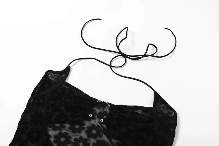 Vestido Sexy com Decote Halter – Estilo moderno, recortes ousados e elegância que destacam sua silhueta em qualquer ocasião!