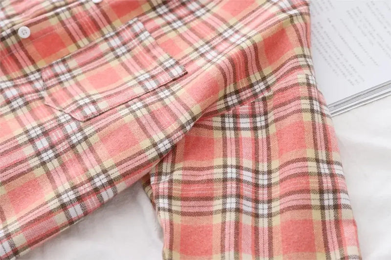 Camisa Xadrez Feminina: Estilo Universitário, Toque Casual e Conforto Atemporal para o Seu Dia a Dia!