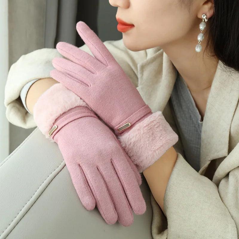 O Inverno Não Tem Chance: Luvas Fashion com Veludo Interno, Tela Touch e Acabamento de Camurça