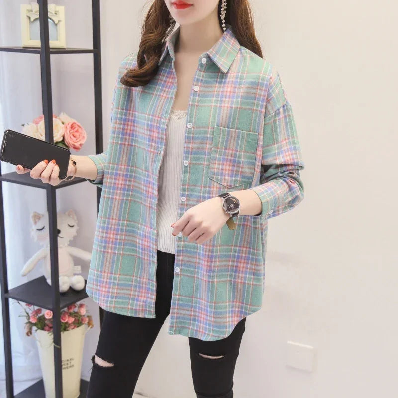 Camisa Xadrez Feminina: Estilo Universitário, Toque Casual e Conforto Atemporal para o Seu Dia a Dia!