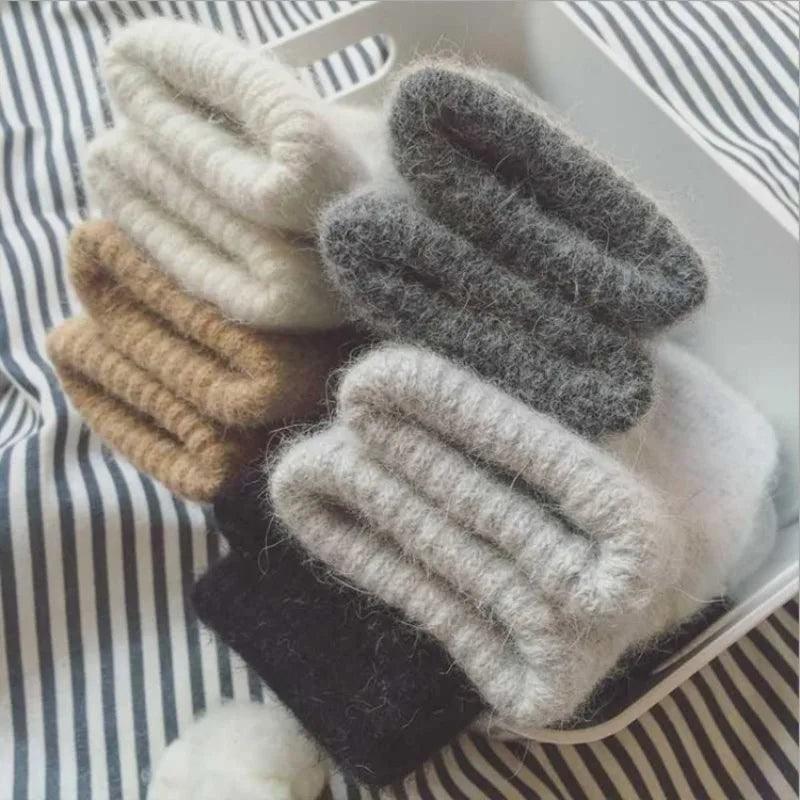 Luvas Femininas de Inverno com Pele de Coelho Fofinha – Conforto Aveludado, Estilo Clássico e Aquecimento Total para Dias Gelados