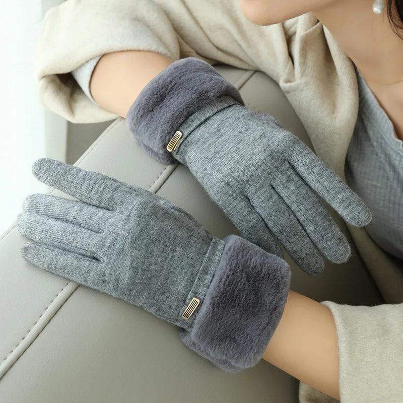 O Inverno Não Tem Chance: Luvas Fashion com Veludo Interno, Tela Touch e Acabamento de Camurça