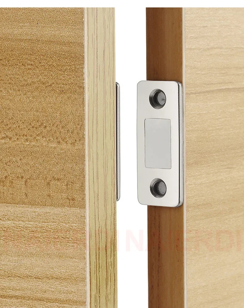 Fechamento Invisível e Seguro: Kit com 2 Travas Magnéticas para Portas de Armário – Fixação Discreta e Eficiente com Parafusos Inclusos!