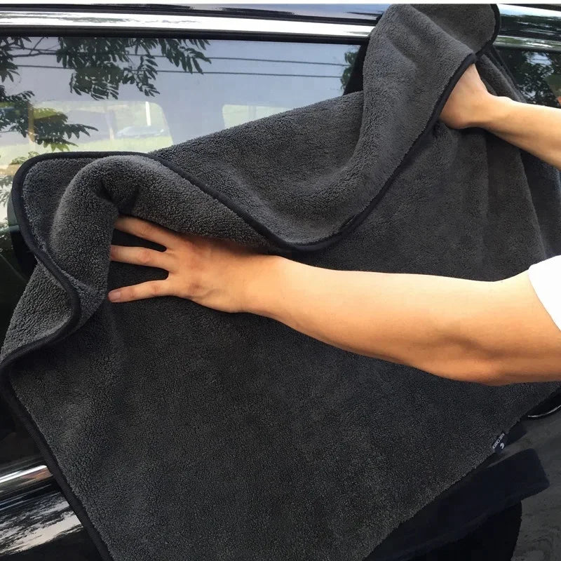 “A Toalha de Microfibra que Deixa Seu Carro com Brilho de Showroom – Secagem, Limpeza e Polimento em um Só Produto!”