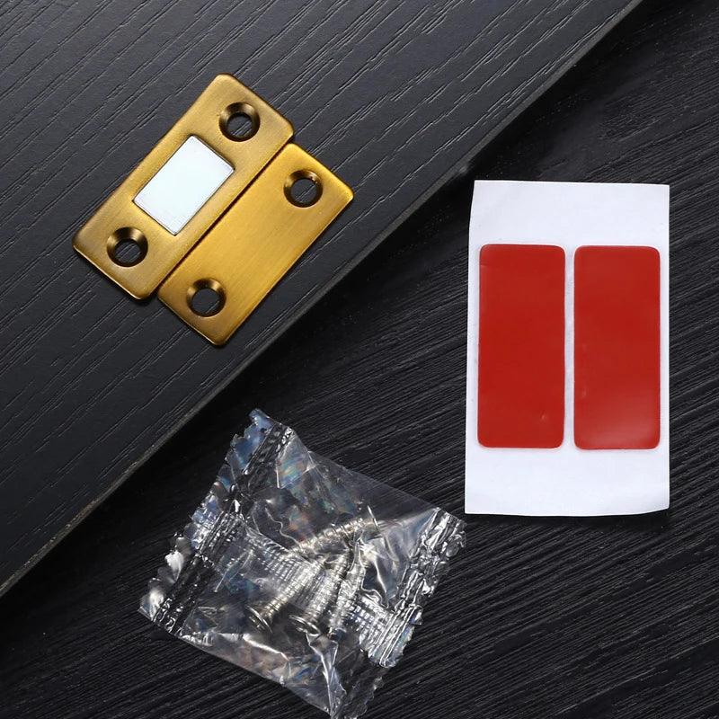 Fechamento Invisível e Seguro: Kit com 2 Travas Magnéticas para Portas de Armário – Fixação Discreta e Eficiente com Parafusos Inclusos!