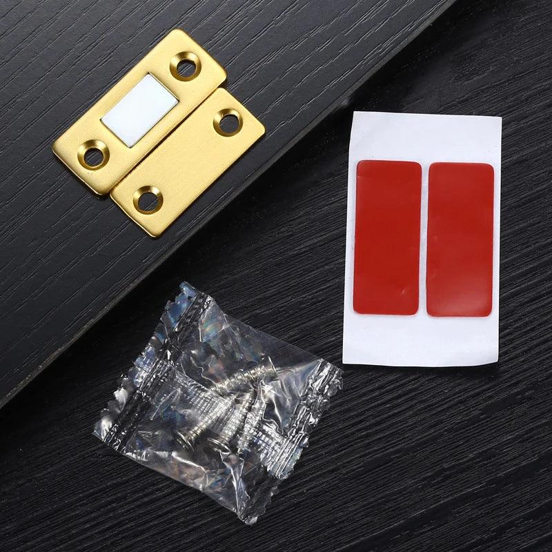 Fechamento Invisível e Seguro: Kit com 2 Travas Magnéticas para Portas de Armário – Fixação Discreta e Eficiente com Parafusos Inclusos!