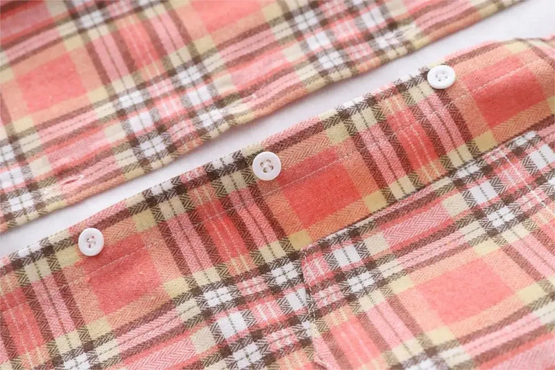 Camisa Xadrez Feminina: Estilo Universitário, Toque Casual e Conforto Atemporal para o Seu Dia a Dia!