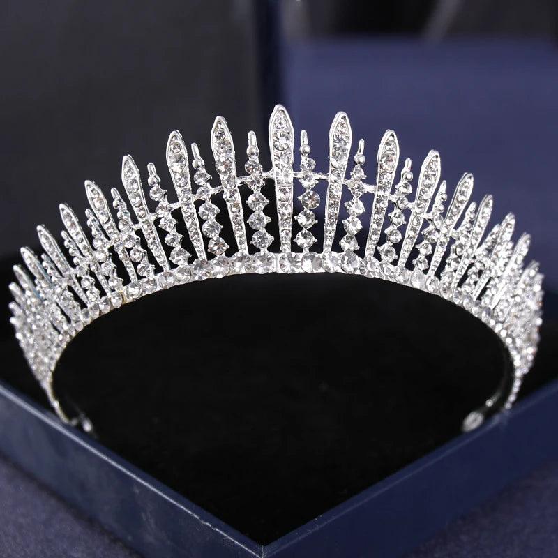 O Segredo das Noivas e Debutantes Estilosas? Essa Coroa de Cristal Vintage Está Dominando os Eventos!