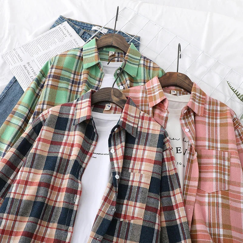 Camisa Xadrez Feminina: Estilo Universitário, Toque Casual e Conforto Atemporal para o Seu Dia a Dia!
