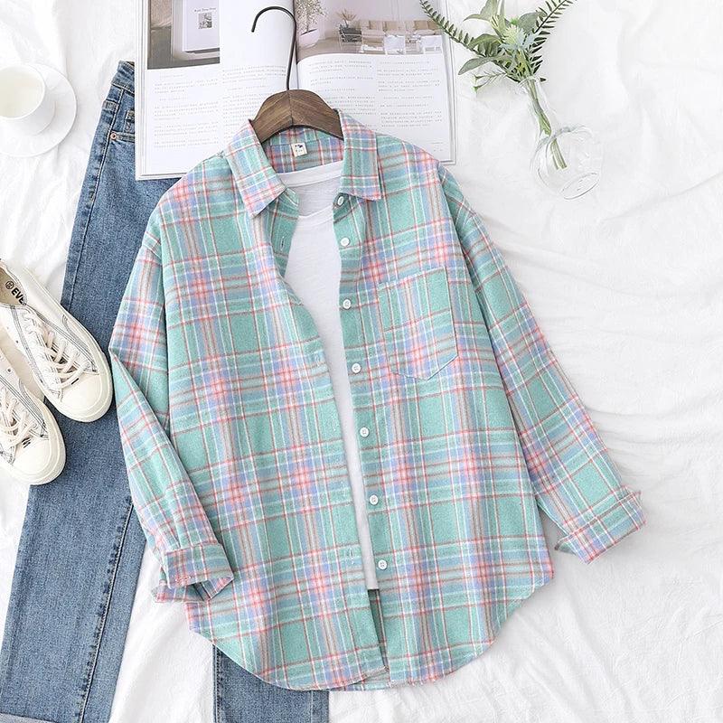 Camisa Xadrez Feminina: Estilo Universitário, Toque Casual e Conforto Atemporal para o Seu Dia a Dia!