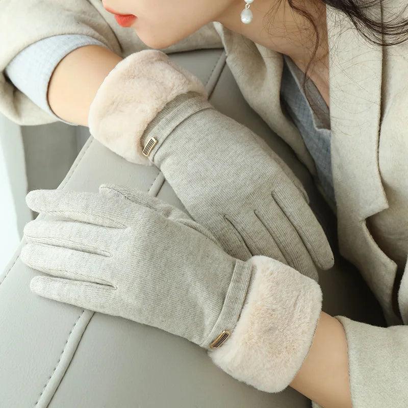 O Inverno Não Tem Chance: Luvas Fashion com Veludo Interno, Tela Touch e Acabamento de Camurça
