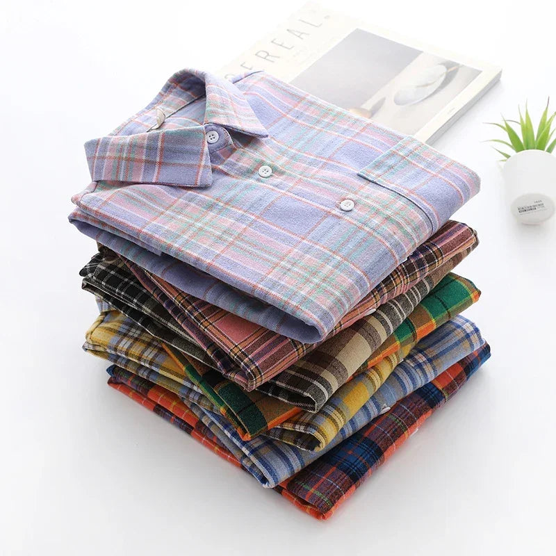 Camisa Xadrez Feminina: Estilo Universitário, Toque Casual e Conforto Atemporal para o Seu Dia a Dia!
