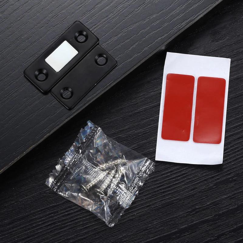 Fechamento Invisível e Seguro: Kit com 2 Travas Magnéticas para Portas de Armário – Fixação Discreta e Eficiente com Parafusos Inclusos!