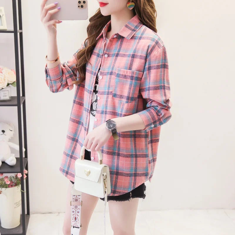 Camisa Xadrez Feminina: Estilo Universitário, Toque Casual e Conforto Atemporal para o Seu Dia a Dia!