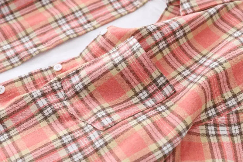 Camisa Xadrez Feminina: Estilo Universitário, Toque Casual e Conforto Atemporal para o Seu Dia a Dia!