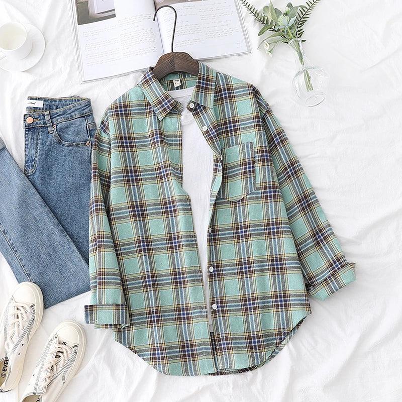 Camisa Xadrez Feminina: Estilo Universitário, Toque Casual e Conforto Atemporal para o Seu Dia a Dia!