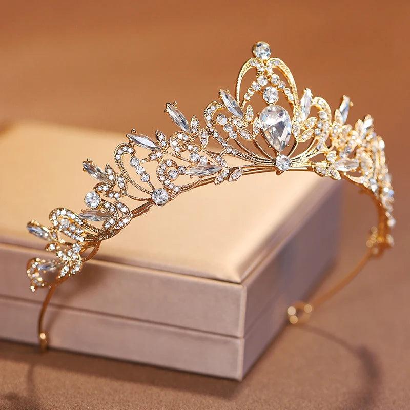 A Tiara Que Transforma Qualquer Mulher em Rainha – Perfeita para Casamentos, Aniversários e Momentos Inesquecíveis!