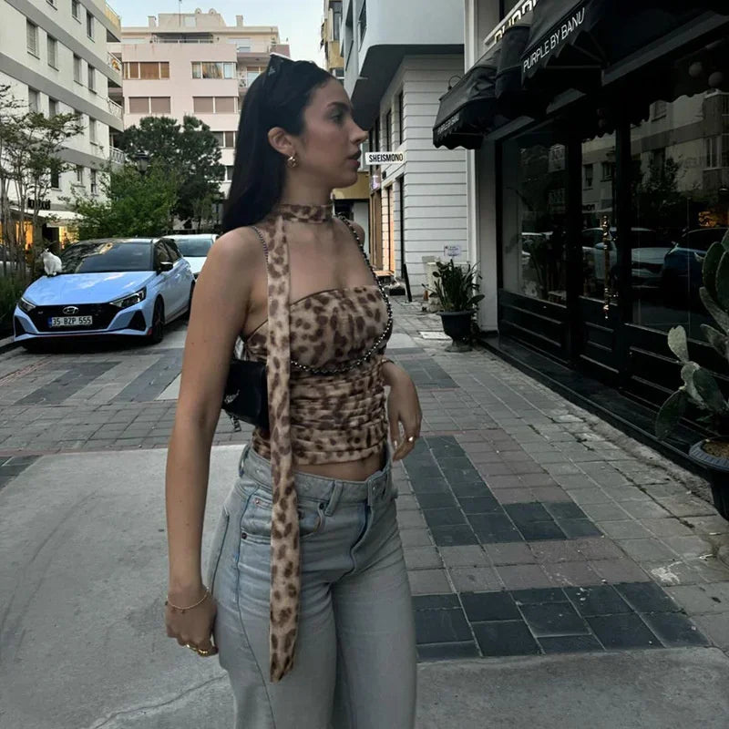 Top Feminino Tomara que Caia de Tule Estampa Leopardo – Sexy, Versátil e Perfeito para o Verão!