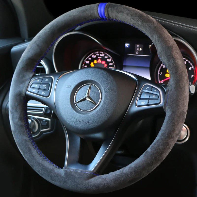 Transforme Seu Volante com Estilo: Capa Universal de Camurça com Costura à Mão para um Toque Luxuoso e Antiderrapante!