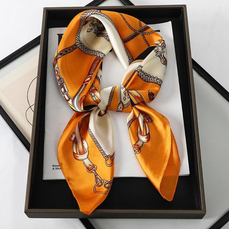Lenço de Seda Luxuoso com Estampa de Gato – Use no Pescoço, Cabelo ou Cabeça com Estilo Sofisticado!