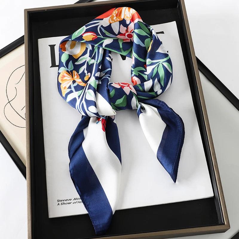 Lenço de Seda Luxuoso com Estampa de Gato – Use no Pescoço, Cabelo ou Cabeça com Estilo Sofisticado!