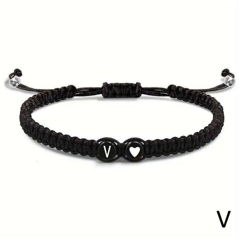 Pulseira Inicial A-Z com Coração – Trançada à Mão, Ajustável e Perfeita para Presentear com Amor