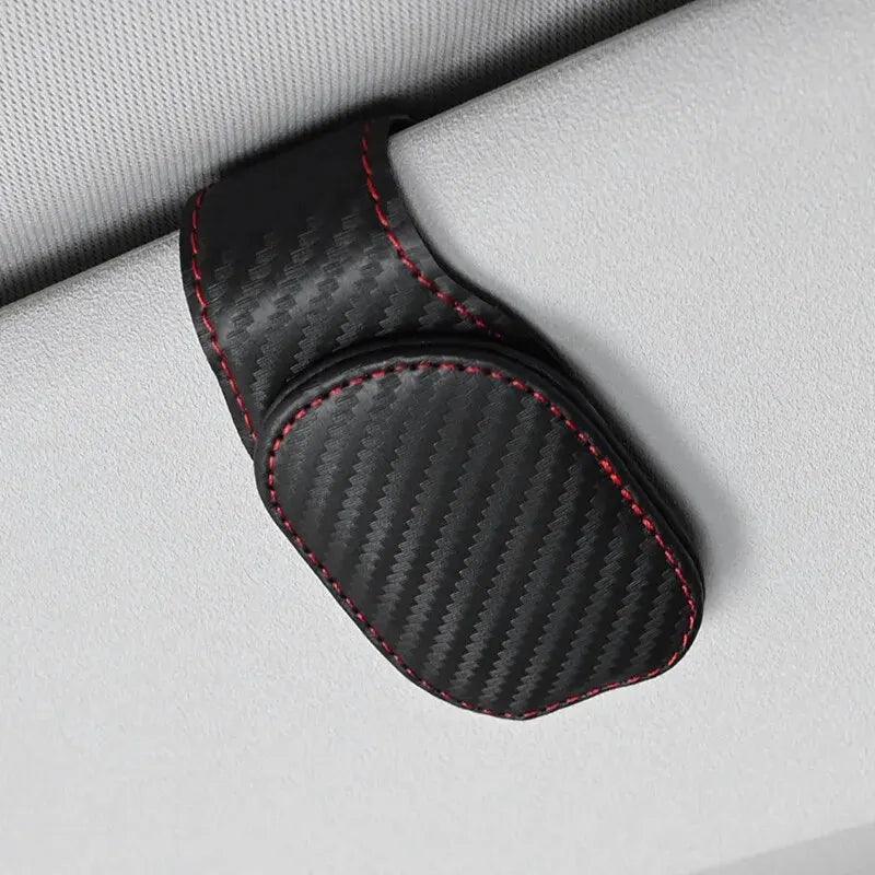 Organização com Estilo: Suporte Magnético de Couro para Óculos no Quebra Sol do Carro – Prático, Elegante e Universal!
