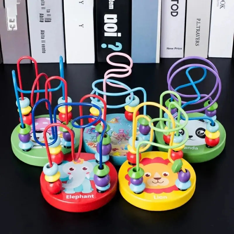Encante as crianças com a montanha-russa de madeira colorida, um brinquedo educativo que estimula a coordenação, o raciocínio e a criatividade!
