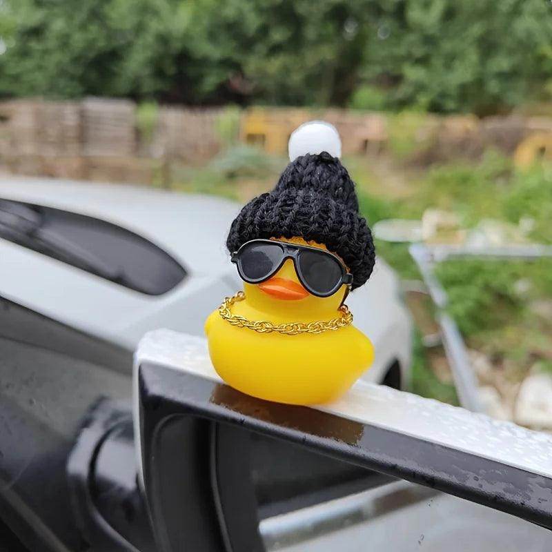 "Decore com Humor e Estilo – O Pingente de Pato com Touca Que Vai Virar o Centro das Atenções"