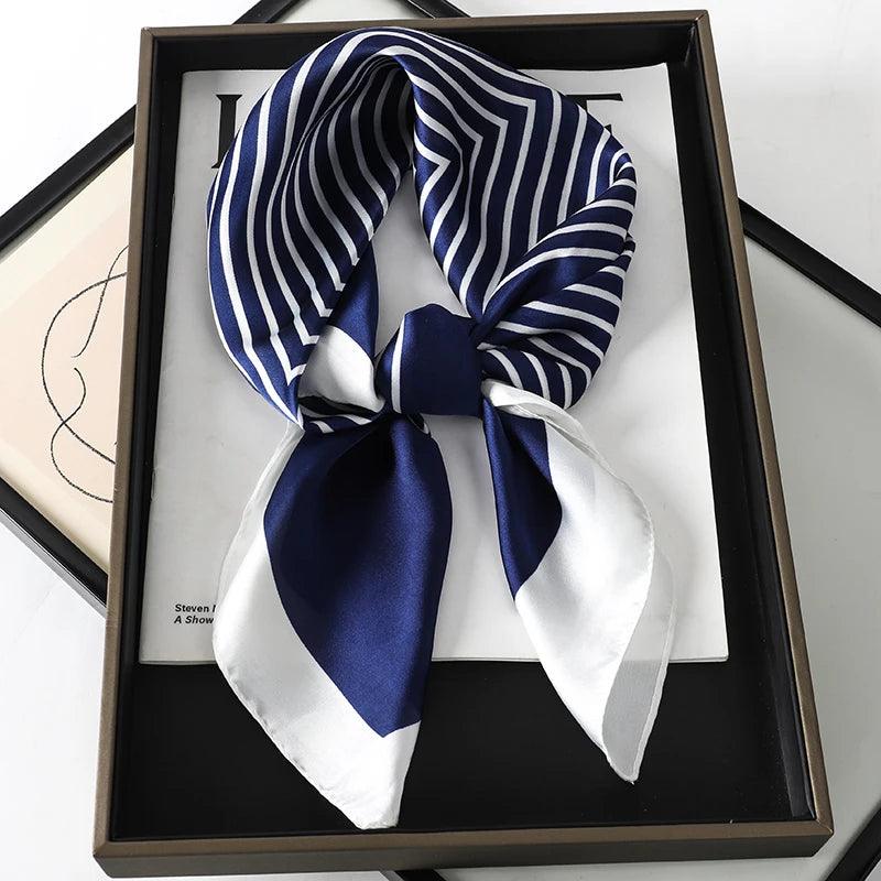 Toque de Luxo em Cada Dobra: Lenço Feminino de Cetim Xadrez para Pescoço, Cabelo ou Look de Trabalho