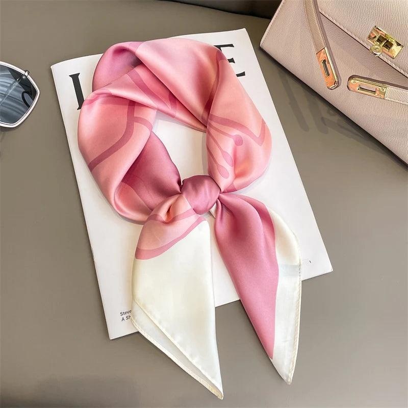 Toque de Luxo em Cada Dobra: Lenço Feminino de Cetim Xadrez para Pescoço, Cabelo ou Look de Trabalho