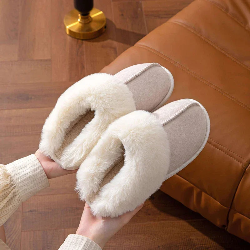 Pantufas de Inverno em Camurça – Maciez, Calor e Estilo para Seus Pés!