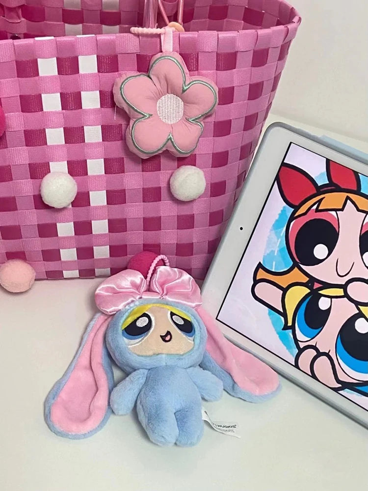 Encante-se com o pingente de pelúcia de 12cm, perfeito para bolsas, mochilas ou como presente especial!