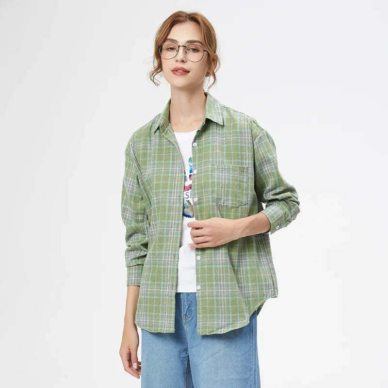 Camisa Xadrez Feminina: Estilo Universitário, Toque Casual e Conforto Atemporal para o Seu Dia a Dia!