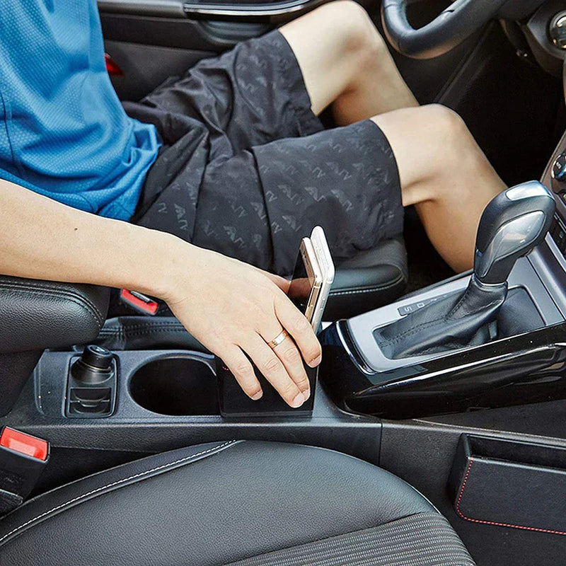 Organização Inteligente no Seu Carro: Porta Objetos de Couro com Suporte de Porta Copos - Armazena Moedas, Celular, Chaves e Muito Mais!