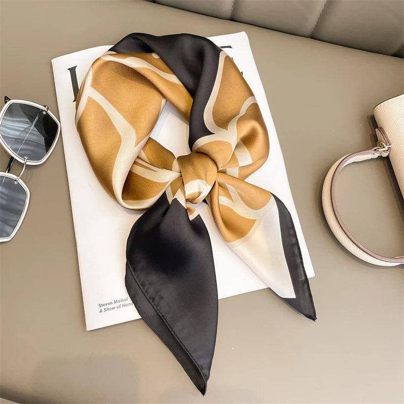 Toque de Luxo em Cada Dobra: Lenço Feminino de Cetim Xadrez para Pescoço, Cabelo ou Look de Trabalho