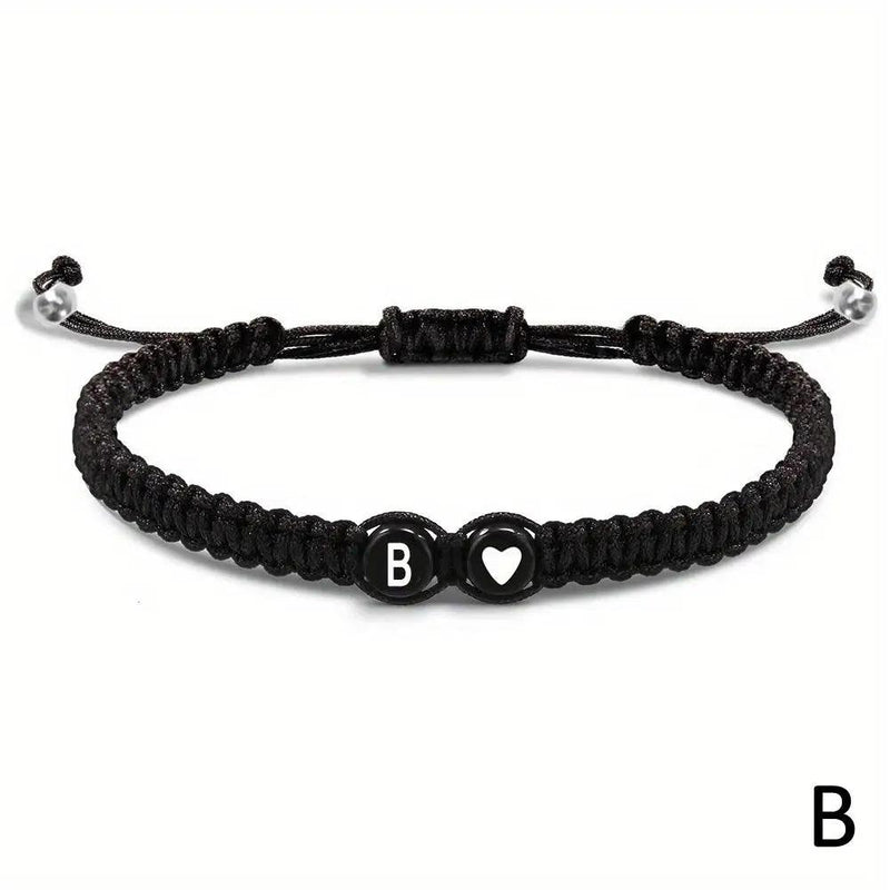 Pulseira Inicial A-Z com Coração – Trançada à Mão, Ajustável e Perfeita para Presentear com Amor