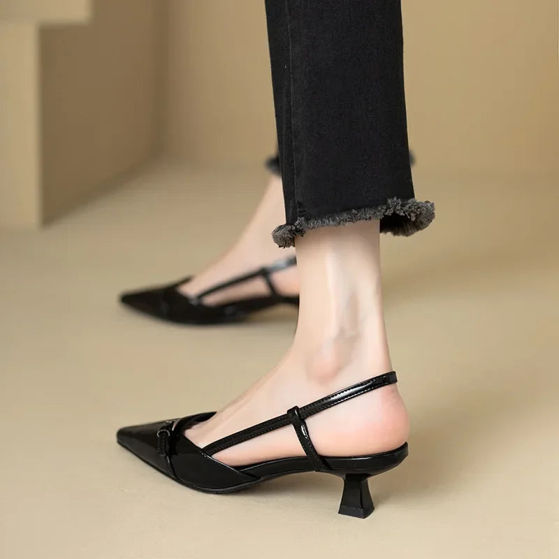 Elegância Retrô: Sandálias Mary Jane para um Verão Sofisticado e Cheio de Charme