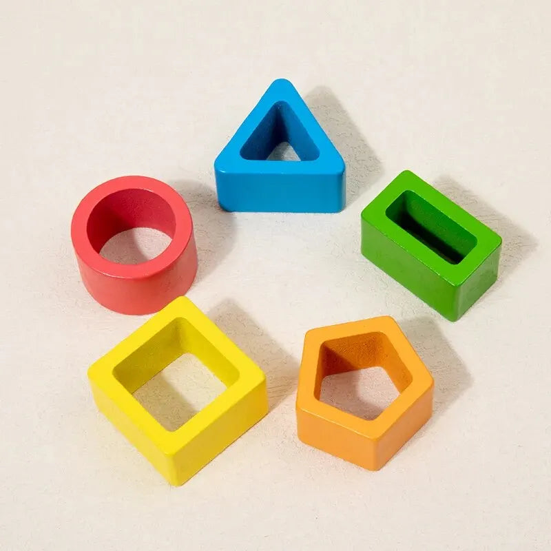 Brinquedo de Madeira Geométrico: Aprenda Formas e Cores Brincando!