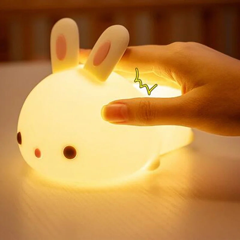 Descubra a Magia do Toque: Luminária Coelho de Silicone com 16 Cores RGB — Recarregável via USB, Macia, Divertida e Perfeita para Encantar Crianças em Qualquer Ocasião!