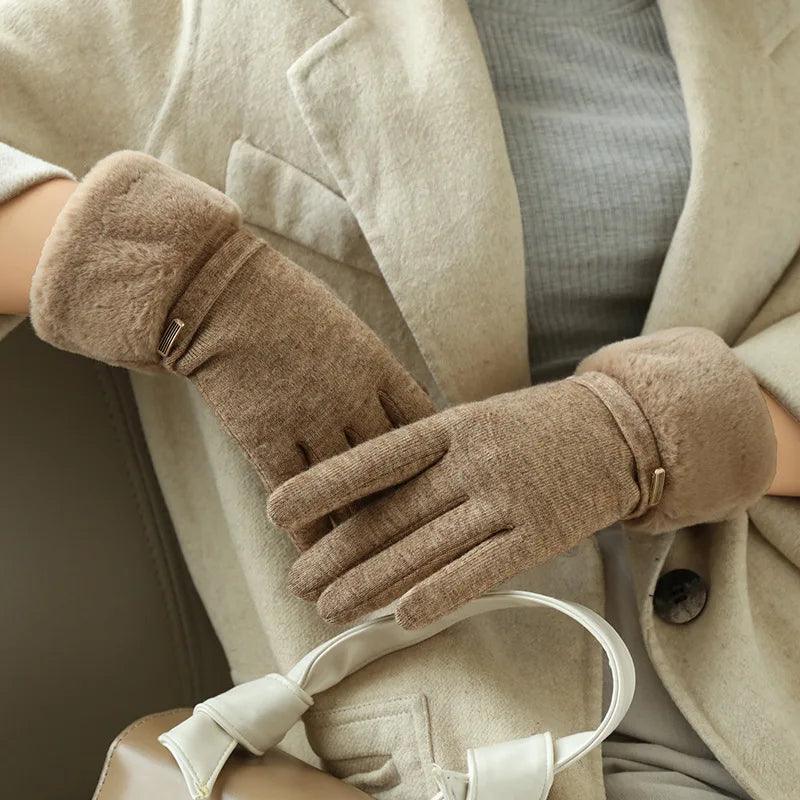 O Inverno Não Tem Chance: Luvas Fashion com Veludo Interno, Tela Touch e Acabamento de Camurça