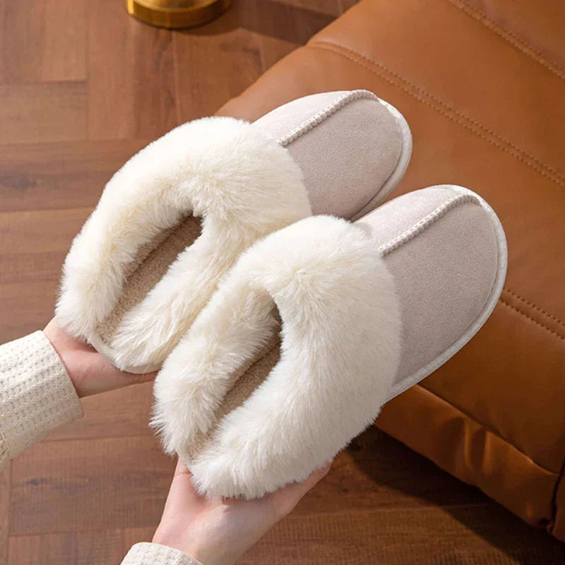 Pantufas de Inverno em Camurça – Maciez, Calor e Estilo para Seus Pés!