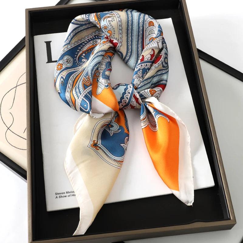 Lenço de Seda Luxuoso com Estampa de Gato – Use no Pescoço, Cabelo ou Cabeça com Estilo Sofisticado!