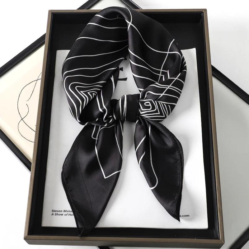 Lenço de Seda Luxuoso com Estampa de Gato – Use no Pescoço, Cabelo ou Cabeça com Estilo Sofisticado!