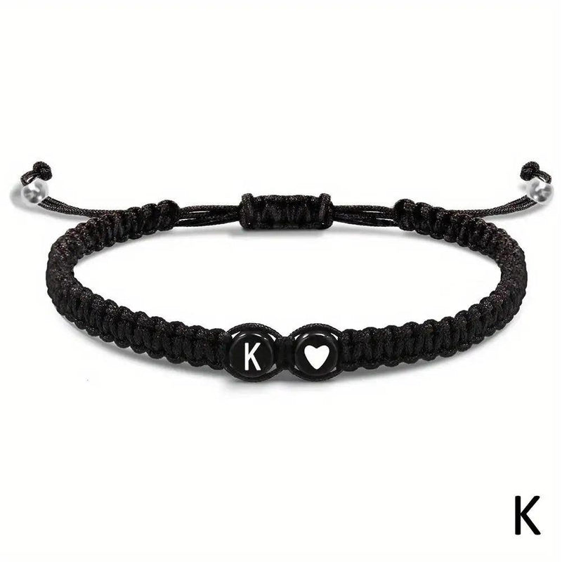 Pulseira Inicial A-Z com Coração – Trançada à Mão, Ajustável e Perfeita para Presentear com Amor