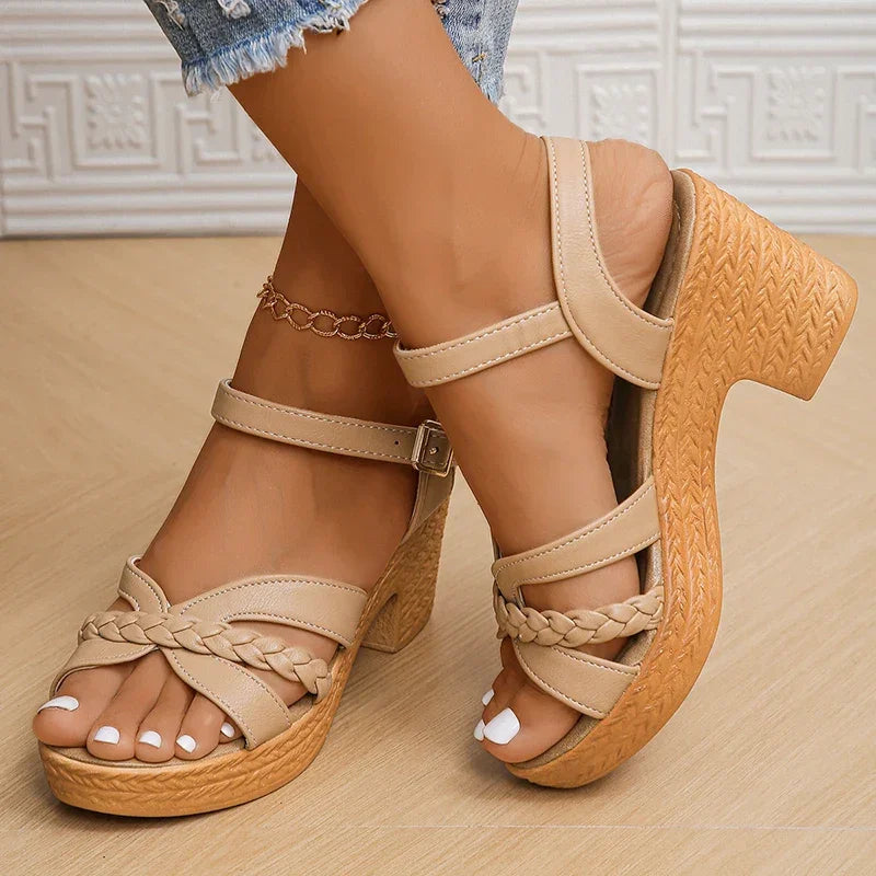 Sandálias Trançadas de Salto Alto – O Toque de Elegância e Conforto que Seu Verão Precisa!